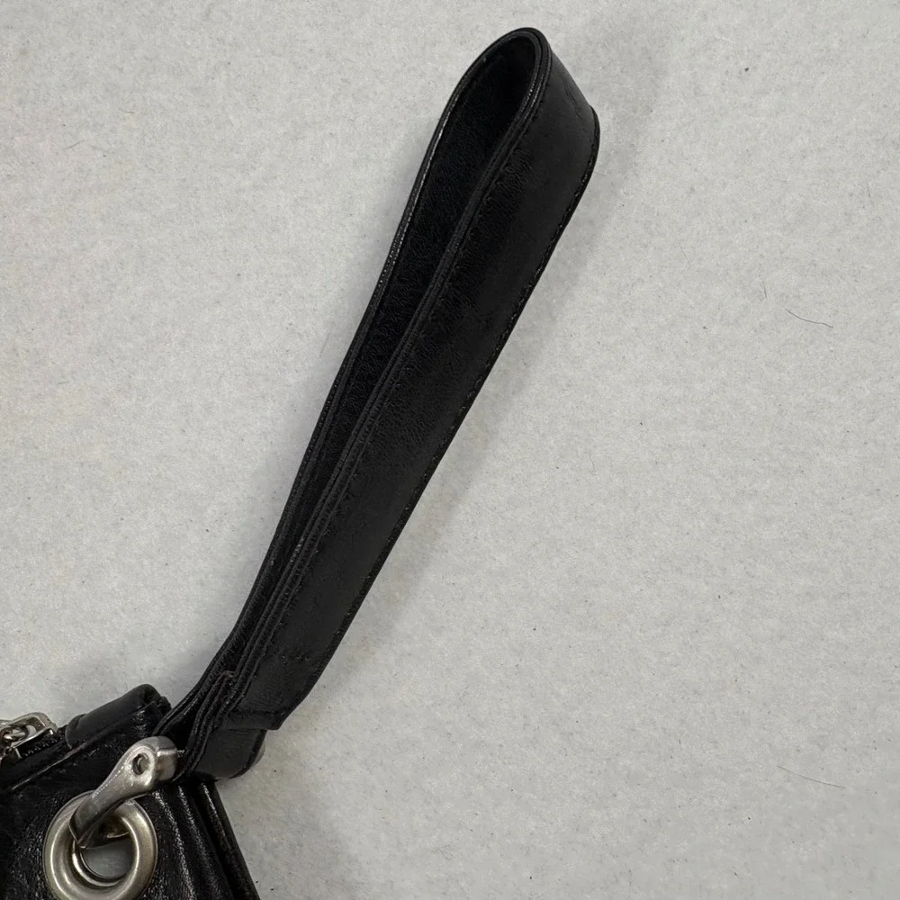 Hobo Wristlet Clutch Black Leather Zip Card Slots 11x5 Y2K 90s CBK Rachel Green